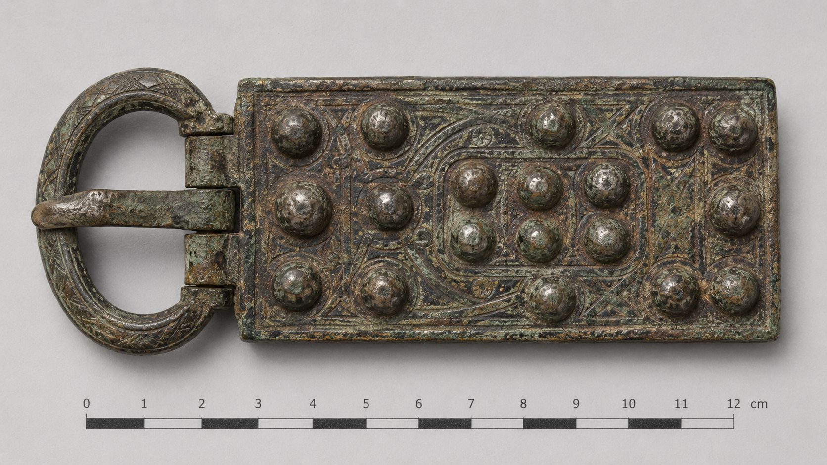Reconstitution d'une plaque-boucle aquitaine du VIIe-VIIIe siècle