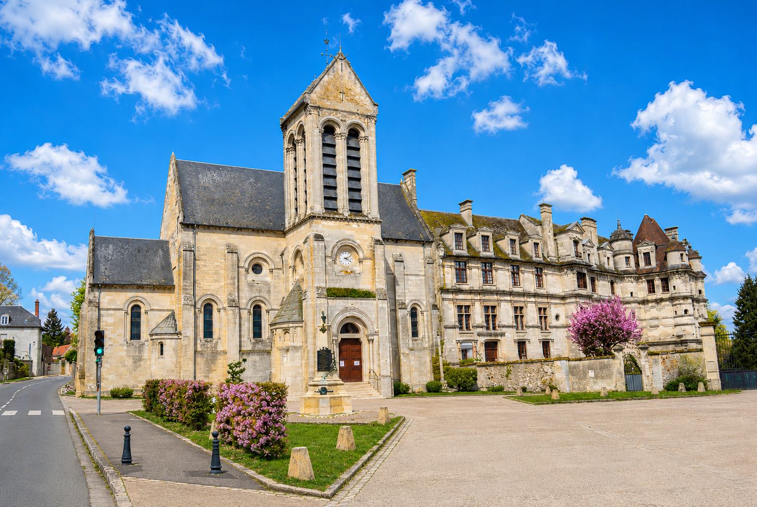 L'église Saint-Donatien-et-Saint-Rogatien.